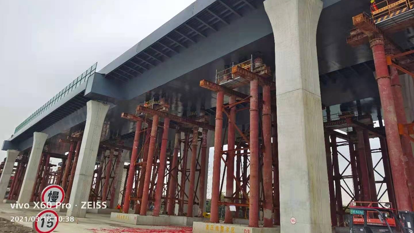 金格建科承建312国道改扩建工程跨常嘉高速钢箱梁顶推工作正式启动