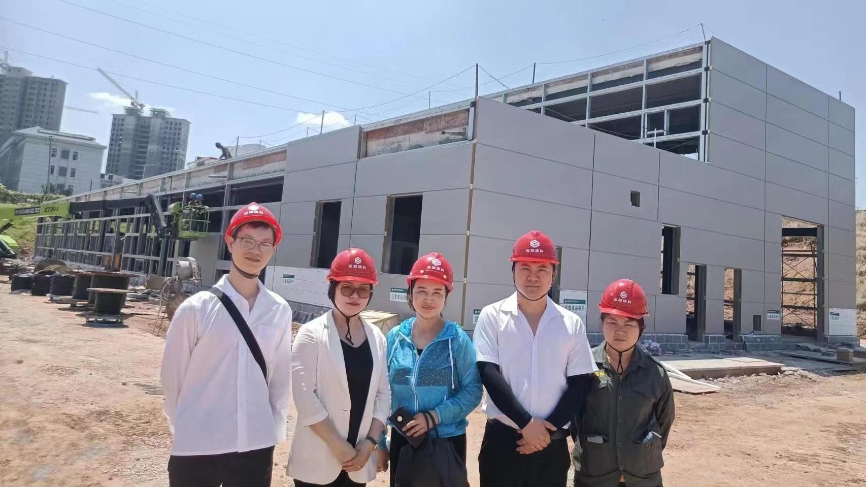 金格建科领导赴工地开展夏日送清凉活动